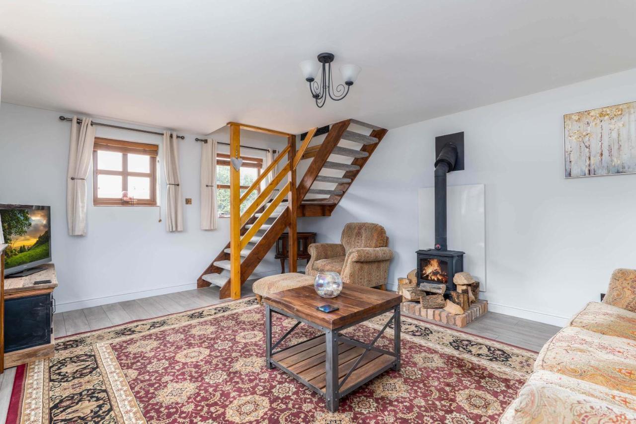 The Pigsty - 3 Bedroom Barn Conversion Coventry Exteriör bild